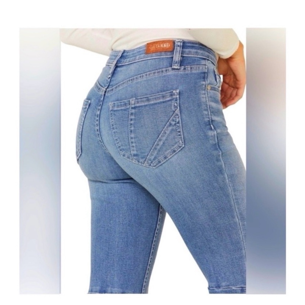 BOOT BARN Shyanne Ripped Flare Jeans - Picture 4 of 8